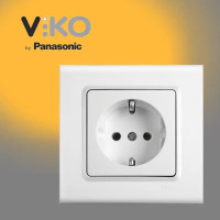 Розетка одинарная с заземлением белая VIKO LINNERA 